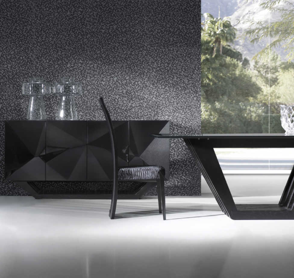 comedor con mesa de cristal y dos sillas