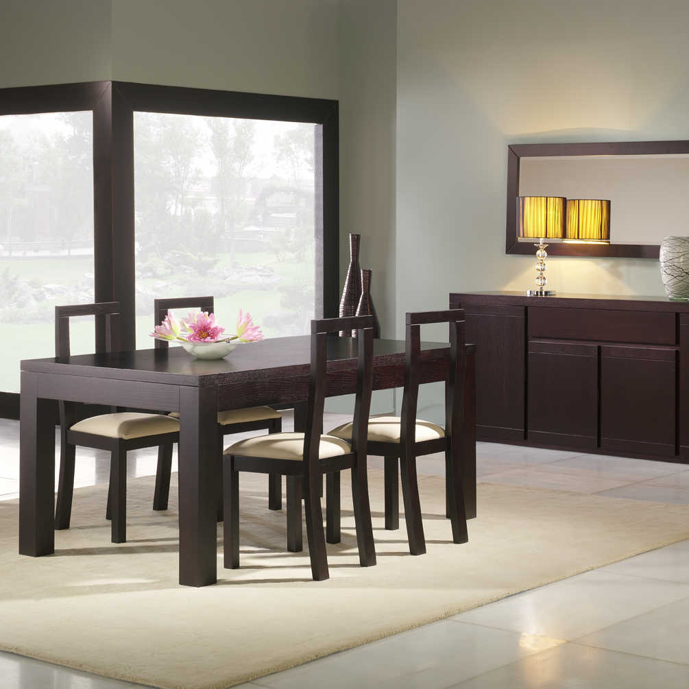 Comedor de madera con cuatro sillas