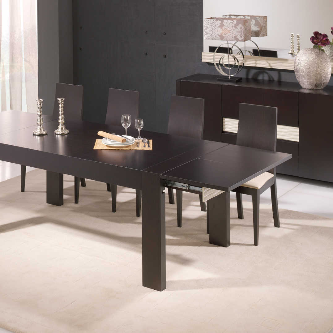 mesa de comedor con sillas de madera